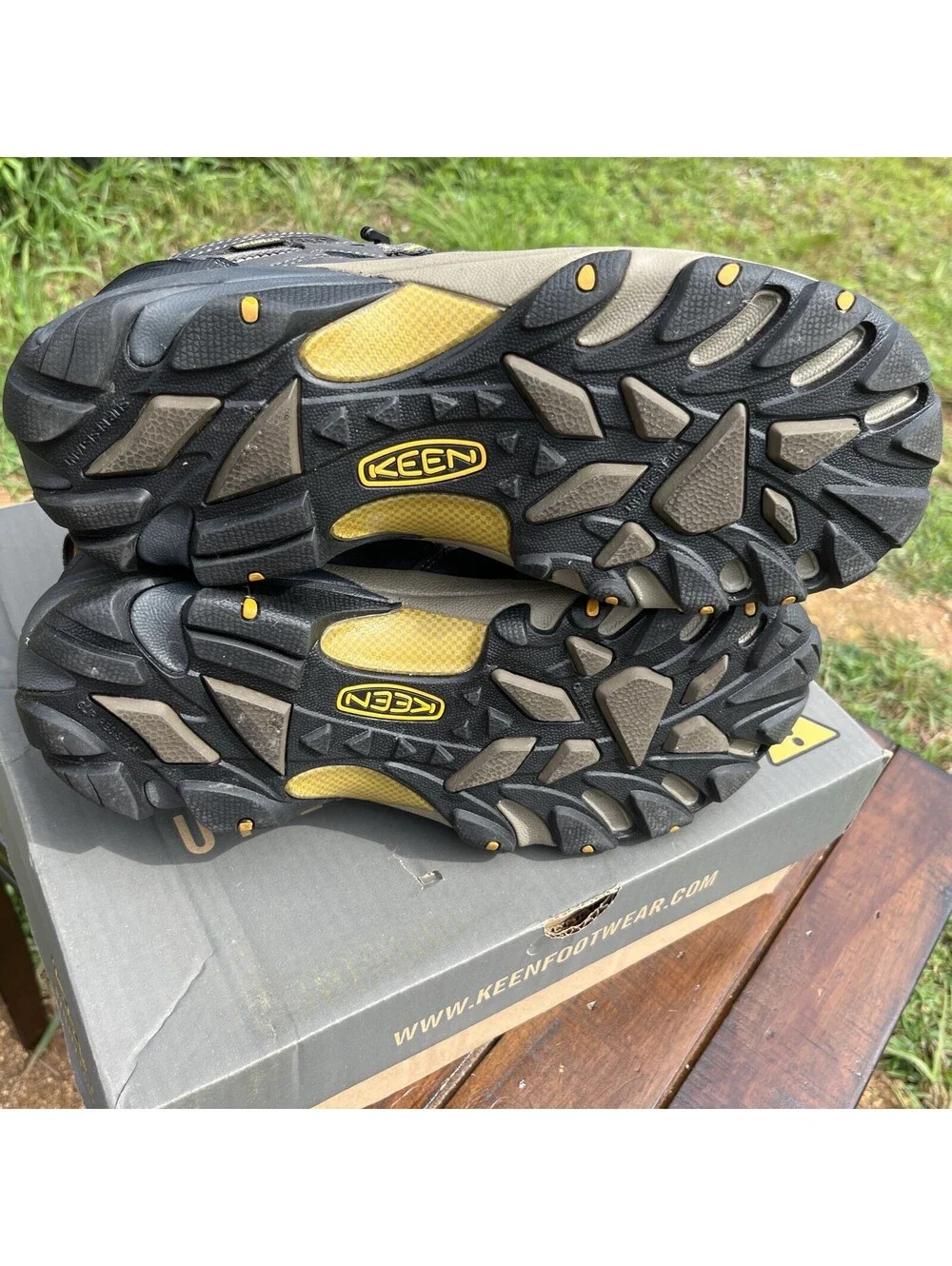 New w/ Minor Defects! KEEN Mens Lansing Mid Boots Raven Tawney Olive Size 10 EE